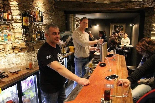 le happy vape lounge de lannion est définitivement fermé. retrouvez toutes les informations sur la fermeture et les alternatives disponibles dans la région.