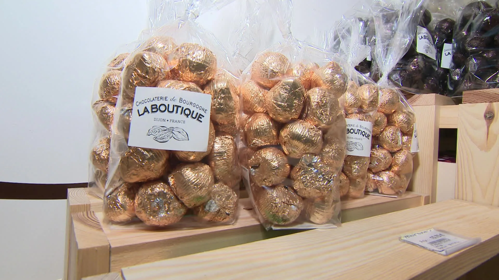 annonce de la fermeture définitive de trois boutiques spécialisées dans les cadeaux et chocolats en indre-et-loire, avec détails sur les lieux et les raisons.