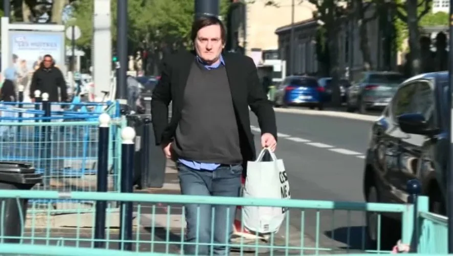 découvrez l'incroyable transformation de pierre palmade, méconnaissable avant sa libération. un avant inédit qui surprend tous ses fans.
